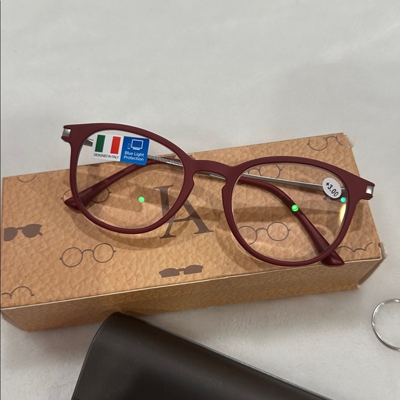 Life Art Red Glasses with Black Case and Accessories main image 10